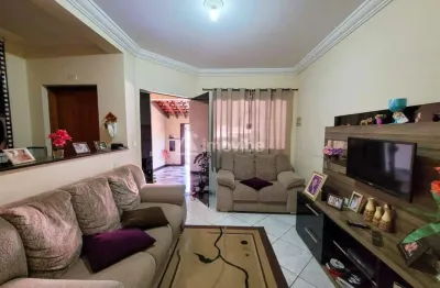 Sobrado a venda no jardim dona regina, 150m² de terreno, 254m² de construção.