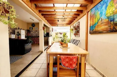 Casa térrea com 3 dormitórios, sendo 1 suíte, no bairro catharina zanaga em americana.