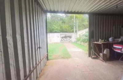 Casa térrea com 2 quartos e suíte, sendo uma suíte, com 100m² construídos, excelente localização