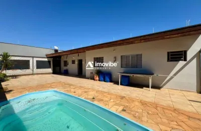 Área de lazer com piscina, churrasqueira e jardim em monte carlo, americana/sp
