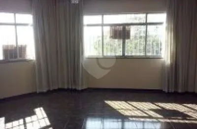 Casa com 3 quartos à venda na Rua Parambú, Parque Vitória, São Paulo