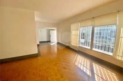 Casa com 3 quartos à venda na Rua Eden, Vila Sônia, São Paulo