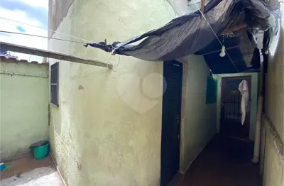 Casa com 2 quartos à venda na Rua Itabira, Horto, São Paulo