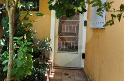 Casa com 2 quartos à venda na Rua Marapitanas, Penha, São Paulo