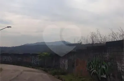 Terreno à venda na Rua Itabira, Horto, São Paulo