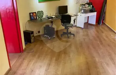 Sala comercial à venda na Rua Clemente Álvares, Lapa, São Paulo
