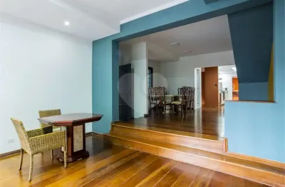 Casa com 5 quartos à venda na Rua Professora Ludovina Credídio Peixoto, Vila Mariana, São Paulo