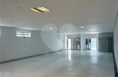Prédio à venda na Rua Padre Adelino, Mooca, São Paulo