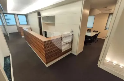 Sala comercial à venda na Avenida Arruda Botelho, Alto de Pinheiros, São Paulo