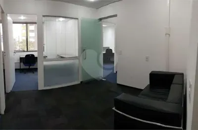 Sala comercial para alugar na Rua Alves Guimarães, Pinheiros, São Paulo