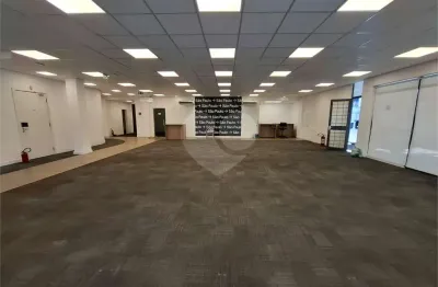 Prédio para alugar na Avenida Antártica, Barra Funda, São Paulo