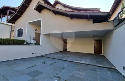 Casa com 4 quartos para alugar em City América, São Paulo 