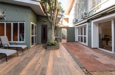 Casa com 4 quartos para alugar na Rua Umburanas, 540, Alto de Pinheiros, São Paulo