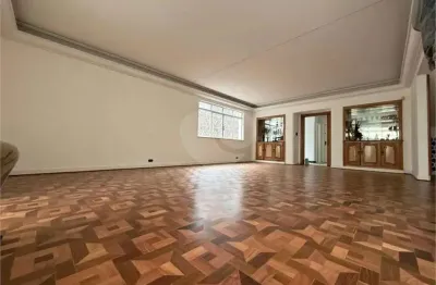 Casa com 3 quartos para alugar na Rua Dona Maria Carolina, 514, Jardim Europa, São Paulo