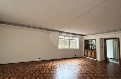 Casa com 3 quartos para alugar no Jardim Europa, São Paulo 