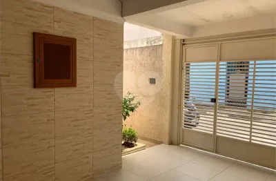 Casa com 3 quartos para alugar na Rua Augusto Maia, 83, Vila Galvão, Guarulhos