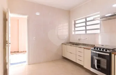 Casa com 2 quartos para alugar na Rua Francisco Isoldi, Vila Madalena, São Paulo