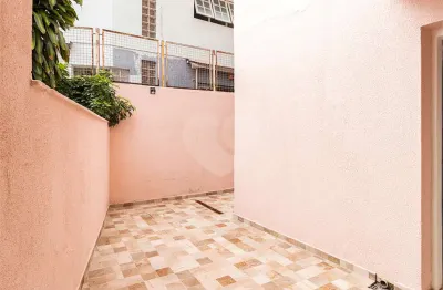 Casa com 2 quartos para alugar na Rua Francisco Isoldi, 48, Vila Madalena, São Paulo