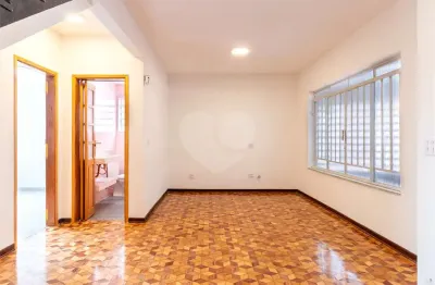 Casa com 3 quartos para alugar na Rua Francisco Isoldi, Alto de Pinheiros, São Paulo