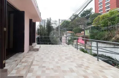 Casa com 3 quartos para alugar na Rua Francisco Isoldi, 54, Alto de Pinheiros, São Paulo