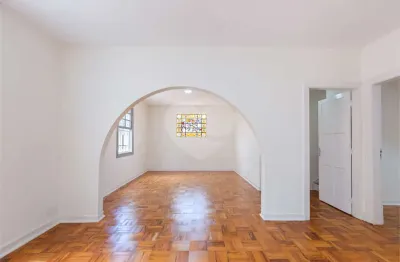 Casa com 4 quartos para alugar na Rua Atibaia, 115, Pacaembu, São Paulo