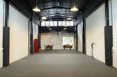 Casa com 2 quartos para alugar na Rua dos Cariris, 48, Pinheiros, São Paulo