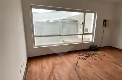 Casa com 3 quartos para alugar em Alto de Pinheiros, São Paulo 