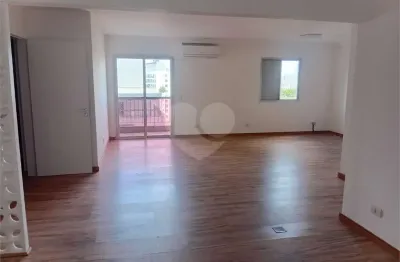 Apartamento com 3 quartos para alugar na Vila Madalena, São Paulo 