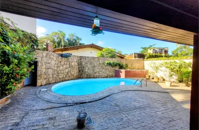 Sobrado com piscina e churrasqueira na praia do pernambuco proximo ao hotel jequitimar