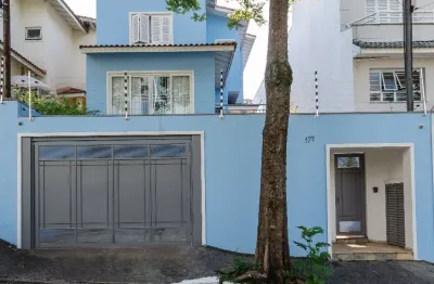 Sobrado à venda no tatuapé -300m² de área útil com 3 quartos e 4 vagas