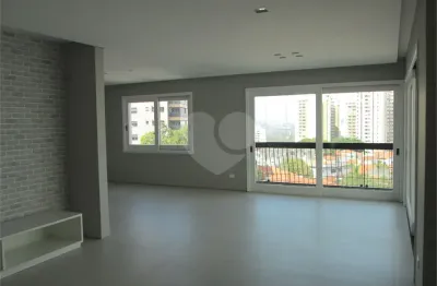 Apartamento 250m com 4 suítes recém-reformado para locação no alto da lapa
