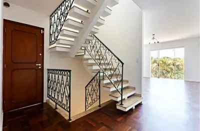 Casa à venda com 239 metros quadrados, no alto de pinheiros 3 dormitórios, 1 suíte, 2 vagas de garagem