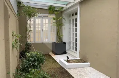 Casa com 2 quartos para alugar na Rua Capitão Antônio Rosa, 261, Jardim Paulistano, São Paulo