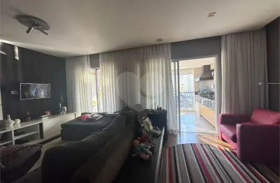 Apartamento reformado com varanda gourmet – 134m² | 3 suítes | 2 vagas