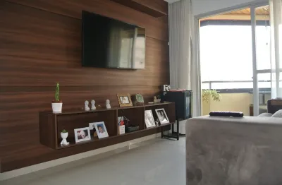 Apartamento Santa Teresinha com suíte, 2 vagas fixas, varanda e muito sol