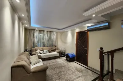 Sobrado com suíte | churrasqueira | 2 vagas | ar condicionado