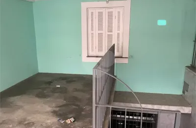 O sobrado fica no bairro parque vitória  120 metros quadrados  sendo 2 quartos sala cozinha ampla 1 vagahttps://www.youtube.com/watch?v=anw4lxtw_yy&list=pllt61shdeqxuxtymolstrt0krcchhpc0w&index=5