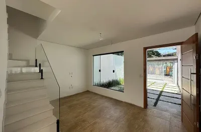 Excelente sobrado recém construído no horto com 3 quartos, suíte, garagem e rooftop. acabamento de primeira