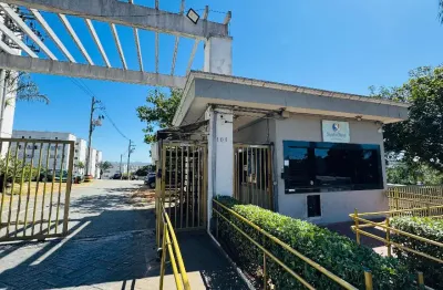 Vende apartamento de 2 dormitórios com vaga de garagem e área de lazer