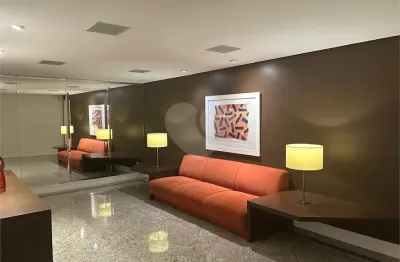 Apartamento semi mobiliado à venda em Pinheiros, 3 Dormitórios (1 suíte) 2 Vagas