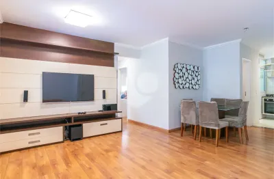 Apartamento em Pinheiros | 87m², 2 Dormitórios (1 suíte) Varanda e 2 Vagas