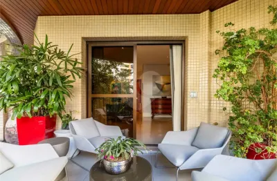 Apartamento alto padrão em Moema Pássaros com 264 m², 3 suítes (4 reversível) e 4 vagas