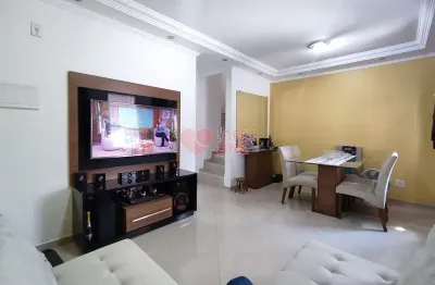 Casa em condomínio fechado à venda com 3 dormitórios e 2 vagas cobertas de garagem