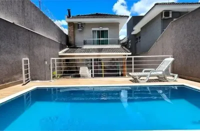 Lindo sobrado no horto, 3 suítes, piscina com área gourmet, 4 vagas de garagem
