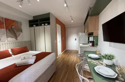 Studio novo decorado e mobiliado, fica tudo, porteira fechada, pertinho do metrô