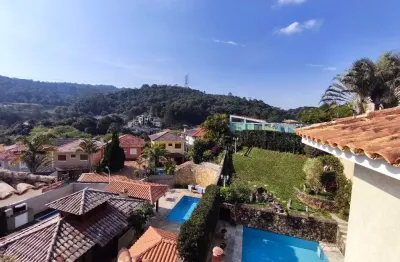 3 suítes, com piscina privativa em condominio fechado no horto florestal
