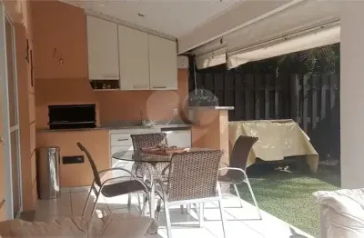 Sobrado alto padrão em condomínio fechado - 3 quartos, 3 suites, 5 banheiros - tremembé