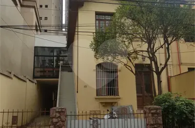 Casa comercial com 3 salas para alugar na Rua Carlos Comenale, Bela Vista, São Paulo