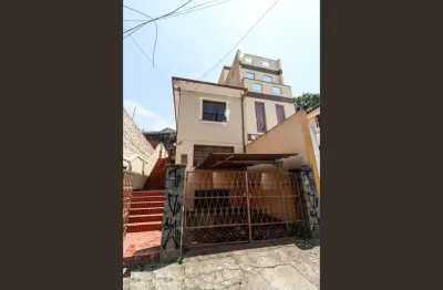 Casa verde/vila baruel 2 casas no mesmo terreno podendo ser comercial ou residencial casa 1  1 quarto, 1 banheiro, 1 sala, 1 copa, 1 cozinha e lavanderia e quintal. a casa 1 tem 80 metros construídos!