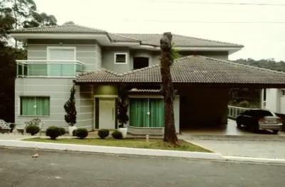 Linda casa em condomínio fechado na serra da cantareira com 5 suítes 6 vagas lareira pronta para morar quintal espaço pra piscina e linda vista para a montanha!!!